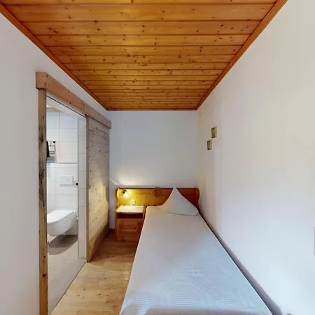 Daire Hinterholzer *