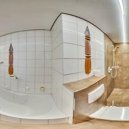 Daire Hinterholzer *